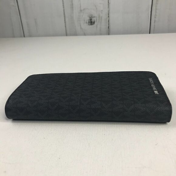 Michael Kors Cooper Tech Zip Around NWT - Picture 3 of 8